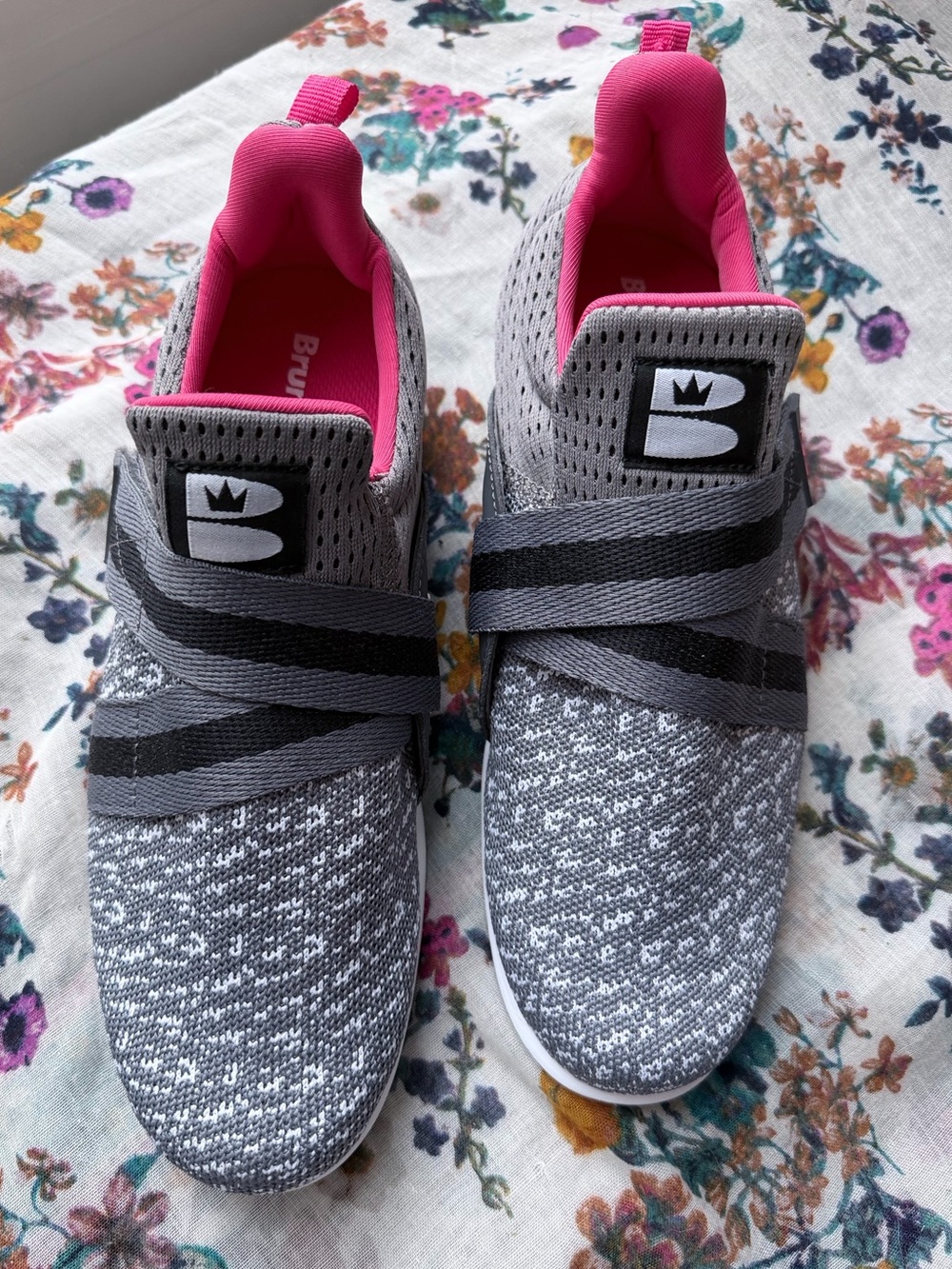 Brunswick Versa Women’s Bowling Shoes Gray Pink Size 8.5